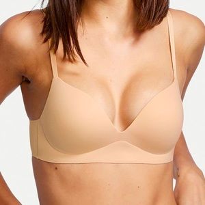 Victorias Secret Wireless Push-Up Bra